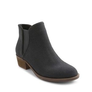 Kensie women’s ankle suede round toe booties in grey color size 7.5M